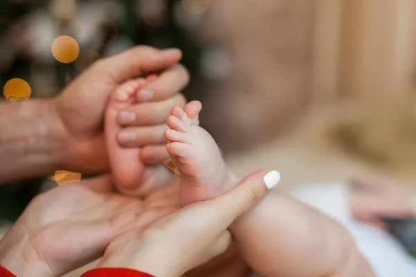 Petites Jambes Bébé Nouveau Chez Les Mères Les Pères Belles — Photo