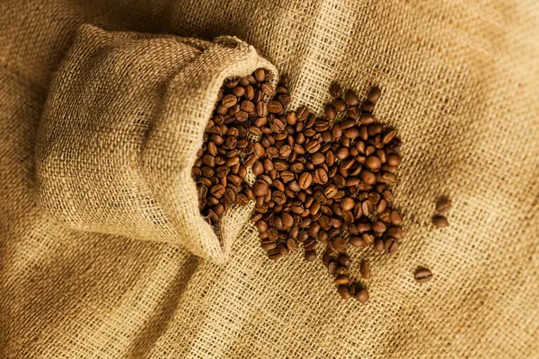 Arabica Kávová Zrna Rozptýlené Tašky Tovární Textury Pozadí — Stock fotografie