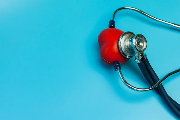 Stetoskop Och Rött Hjärta Begreppsvård — Stockfoto