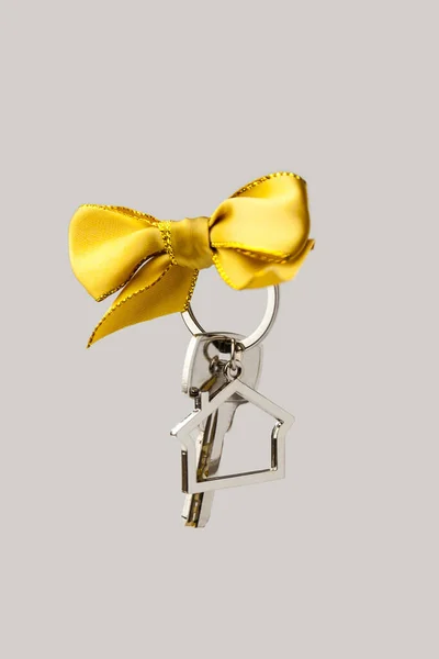 House Key Red Bow White Background — Stock Photo, Image