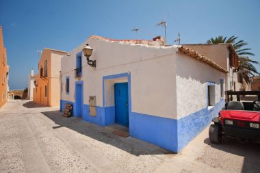 Adanın küçük bir köy