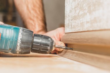 Evde bitirme çalışmaları-ana bağlar ve duvara tahta yükler