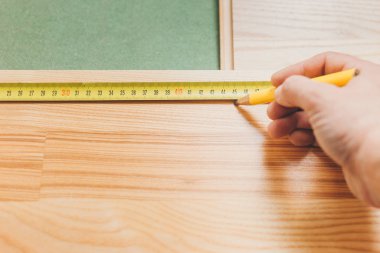 Rulet işaretleme tahtası zeminini kullanarak - evde tamir ve bitirme işi