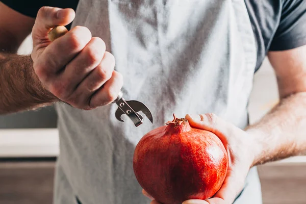 Can opener and pomegranate - open pomegranate for juice