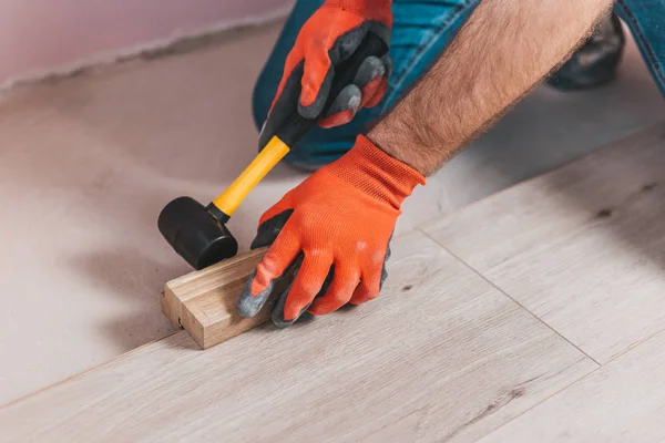 Kaplama yaparken hata - yerleştirme teknolojisinin ihlali - onarım ve bitirme çalışmaları sırasında zemin kaplamalarının kurulumu