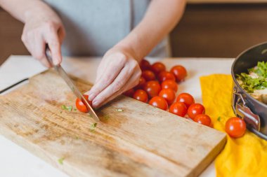Ev hanımlarının atıştırmalık - tapas ve sandviç - ev yemeği - 15. adım Sebze ekle
