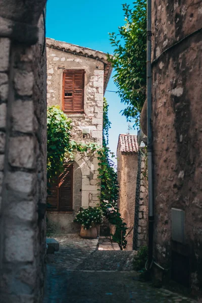 Calle Estrecha Sombreada Sur Francia Cerca Del Mar Mediterráneo — Foto de Stock