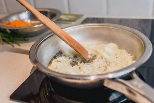 Этап Приготовления Колбасного Соуса Крупным Планом Домашняя Кухня — стоковое фото