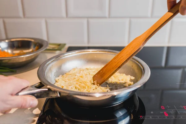 Spaghetti Kurczakiem Grzybami Kremowym Sosie Przepis Zbliżenie Domowe Gotowanie — Zdjęcie stockowe