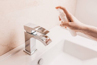 Paslı ve kireçlenmiş krom sıhhi tesisat - mikrop önleyici temizlik