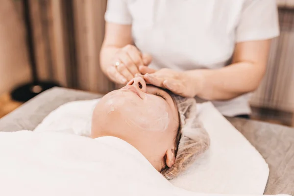 Massagem Facial Uma Manipulação Séria Que Pode Afetar Saúde Humana — Fotografia de Stock