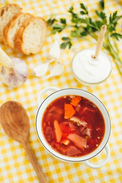 Vista Superior Una Mesa Con Mantel Para Almuerzo Borsch Caliente —  Fotos de Stock