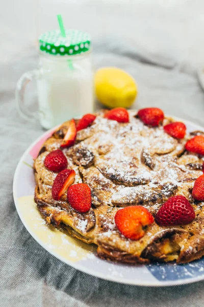 Charlotte Appeltaart Bakken Landelijke Aardbei Apple Pie Voor Melk Ontbijt — Stockfoto