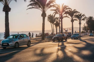 Güzel, Provence / Fransa - 28 Eylül 2018: Şehir güvertesinde güzel bir akşam gün batımı