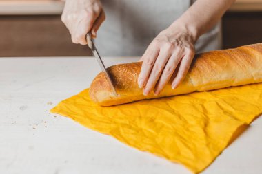 Taze Çıtır Beyaz Buğday Ekmeği - Dişi Elleri Dilimleyen Ekmeğin Kapanışı