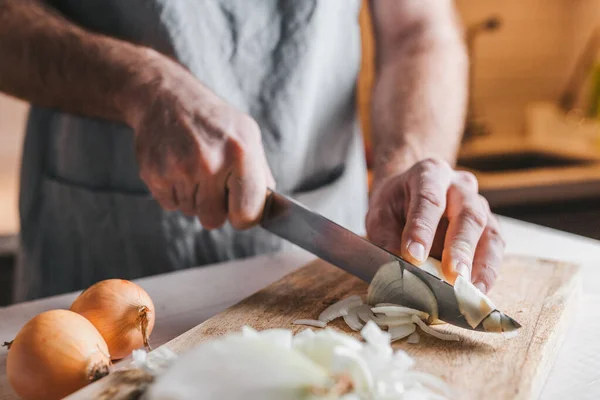 Атмосферна Картина Приготування Їжі Сільському Стилі Грубі Чоловічі Руки Кухні — стокове фото