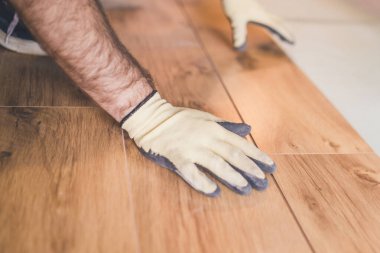 Kapanış - lamine zemin döşemesinin ayrıntıları ve incelikleri - teknolojiye göre lamine eller