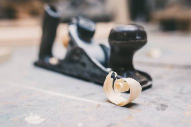 Marangozluk atölyesi - atölye ve araçların görünümü - seçici odaklanma