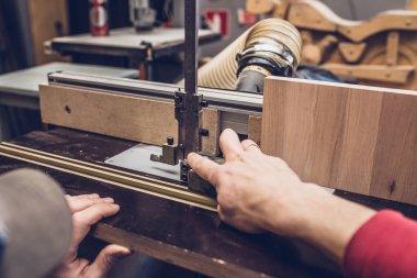 Marangozluk atölyesi - doğru ölçümler ve ekipman kurulumu