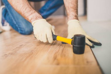 Lastik döşeme teknolojisinin ihlali - çekiç kullanımı