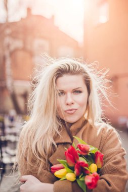 Slav görünümünün Rus güzelliği - doğal sarışın - gerçek doğal güzellik