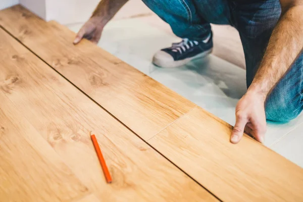 Tecnología Pavimentos Colocación Suelo Laminado Flotante Material Acabado Ecológico — Foto de Stock