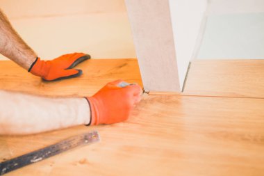 Evde işi bitirmek - yeni bir kaplama döşeme döşeme