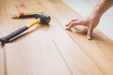 Zemin döşeme teknolojisi - yüzen bir kaplama döşeme - çevre dostu bitiş materyali