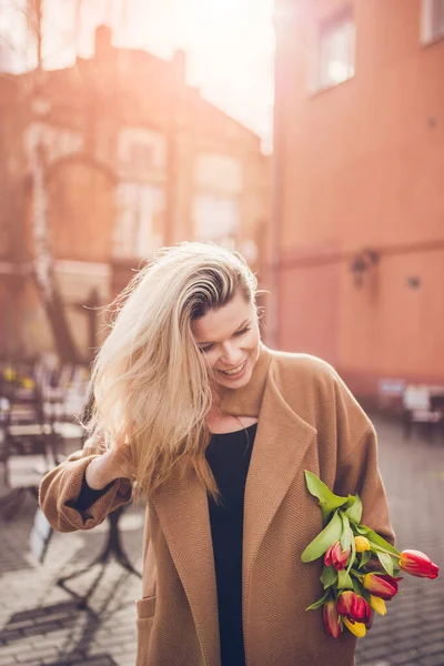 Attraktives Sexy Blondes Model Trendigen Look Von Herbst Und Frühjahrskleidung — Stockfoto