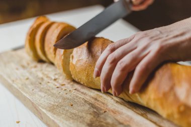 Taze Çıtır Beyaz Buğday Ekmeği - Dişi Elleri Dilimleyen Ekmeğin Kapanışı