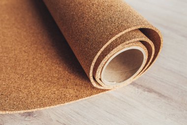 Bitirici materyaller - bir rulo mantar - doğal çevresel bitiş materyalleri
