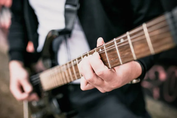 기타를 연주하는 구부리기 무거운 블루스 — 스톡 사진