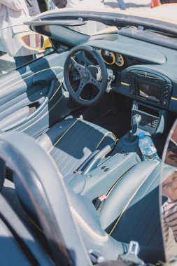 Minsk, Belarus - 18 Mayıs 2019: Eski arabaların sergisi ve geçit töreni - Cabrio geleneği ZAZ