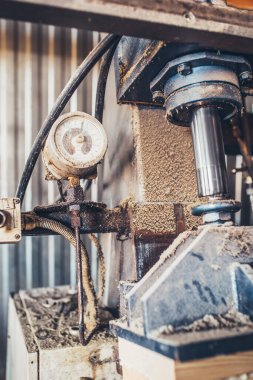 Ahşap işleme şirketi - Yapıştırılmış ürünlerin üretimi: mobilya tahtası, yapıştırılmış kereste, inşaat için profil çıkarılmış parçalar