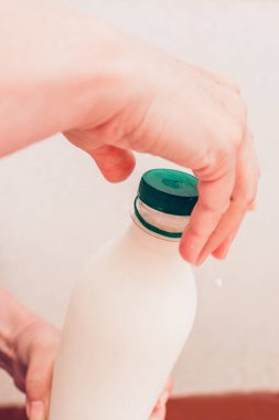 Krep hamuru karıştırma - dikey çerçeve - süt, yumurta, un, şeker ekleme