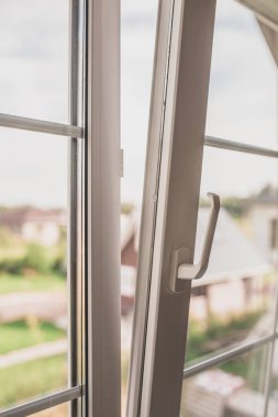 Pencereyi kapat - havalandırmaya açık