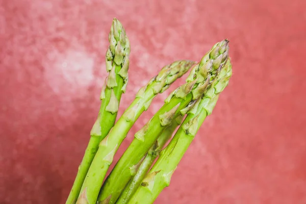 Bunch Fresh Asparagus Background Red Stone Close Kitchen Still Life — Stock Photo, Image