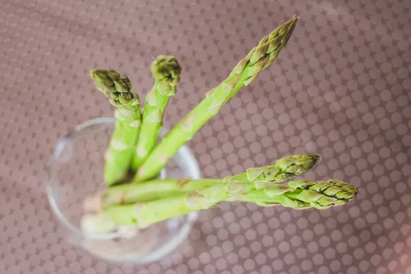 Bunch Fresh Asparagus Glass Goblet View Kitchen Still Life — Stock Photo, Image
