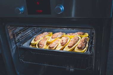 Fırında pişirmek - Etli sebze kızartmak