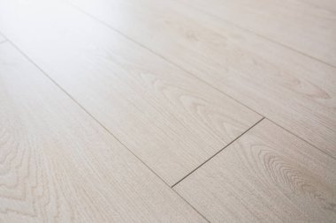 Kaplamalı panellerin bağlantısı üzerine derin odacık