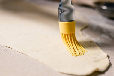 Ev yapımı Noel tarçınlı kurabiye yapmak - geleneksel hamur işleri 