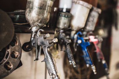 Sprey kabinde boya sprey tabancaları - oto tamirhanesi