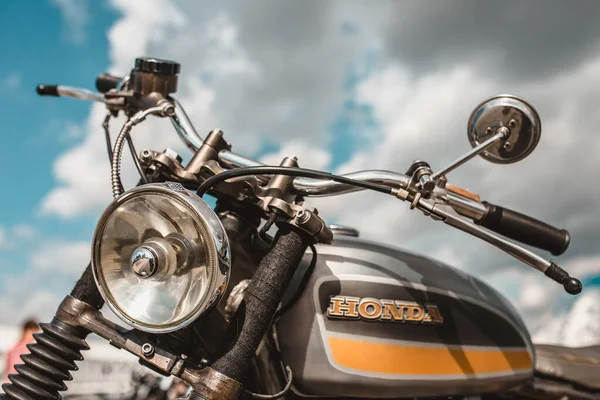 Minsk Bielorrússia Setembro 2019 Uma Motocicleta Honda Vintage Contra Céu — Fotografia de Stock
