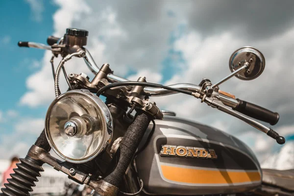 Minsk Bielorrússia Setembro 2019 Uma Motocicleta Honda Vintage Contra Céu — Fotografia de Stock