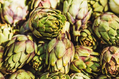 Taze enginar hasadı - meyve kırsal pazarı