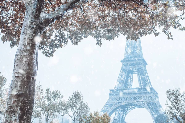 Blick Auf Den Eiffelturm Verschneiten Nebel Spätherbst Der Erste Schnee — Stockfoto