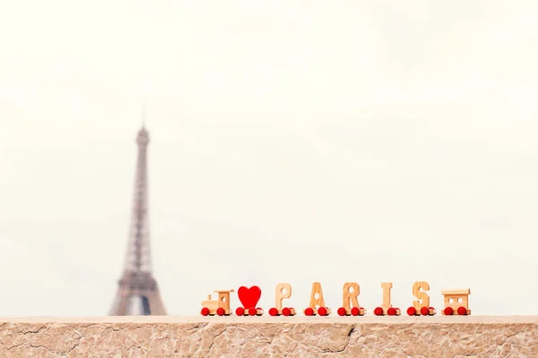 Обратно Символом Франции Парижа Эйфелевой Башней Переднем Плане Надпись Люблю — стоковое фото