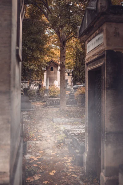 Paris France October 2019 Pere Lachaise Walk Alleys Cemetery Cloudy — Stock Photo, Image