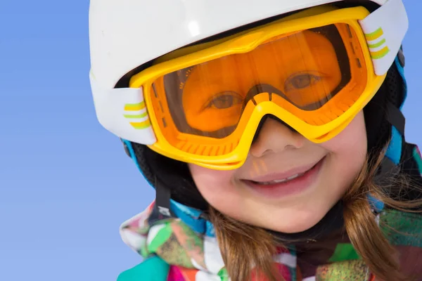 Meisje op ski-oord — Stockfoto