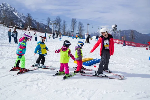 Kids on ski resort — Stock Photo, Image